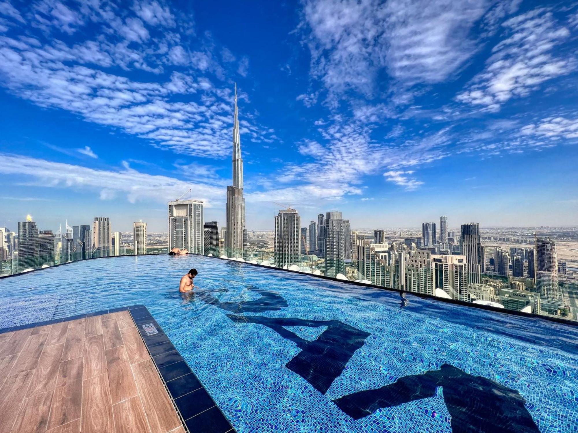 Infinity Pool & Burj Khalifa View L Luxe Paramount ドバイ エクステリア 写真